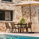 Nava - Nestled In Olive Trees With Private Pool, By Zantewize Alykes (Zakynthos)