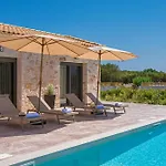Villa Nava - Nestled In Olive Trees With Private Pool, By Zantewize *