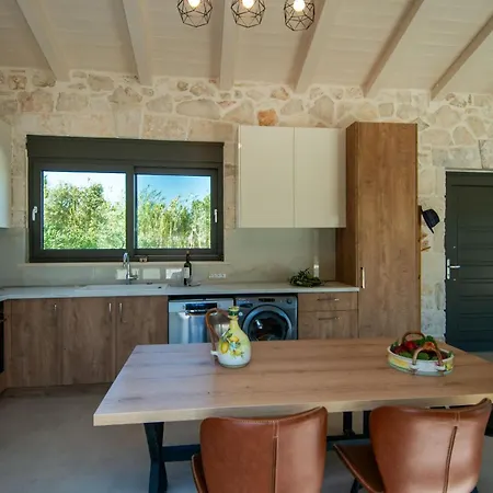 Nava - Nestled In Olive Trees With Private Pool, By Zantewize * 알리케스