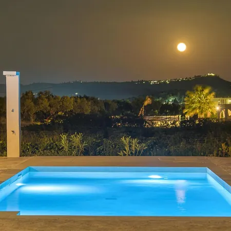 빌라 Nava - Nestled In Olive Trees With Private Pool, By Zantewize