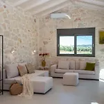 Villa Nava - Nestled In Olive Trees With Private Pool, By Zantewize Alykes (Zakynthos)