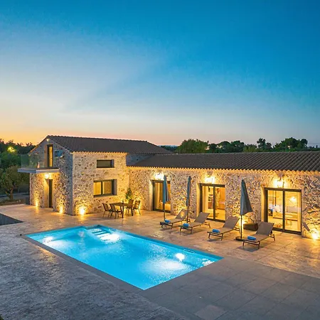 Nava - Nestled In Olive Trees With Private Pool, By Zantewize 别墅 阿里克斯